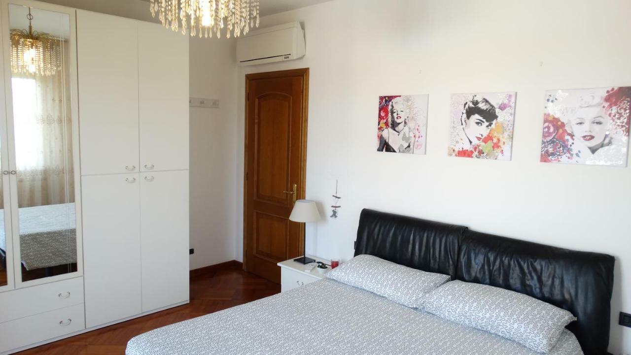 Supercasona Pratica Villa Sarzana Buitenkant foto
