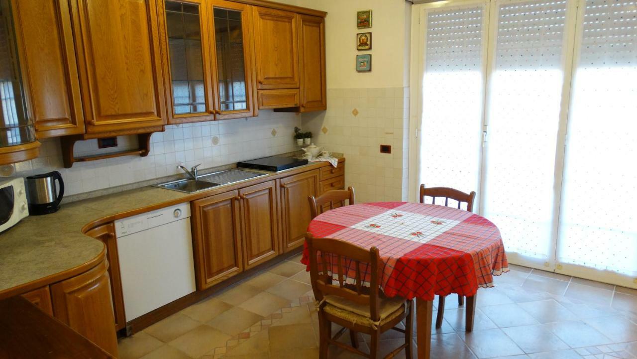 Supercasona Pratica Villa Sarzana Buitenkant foto