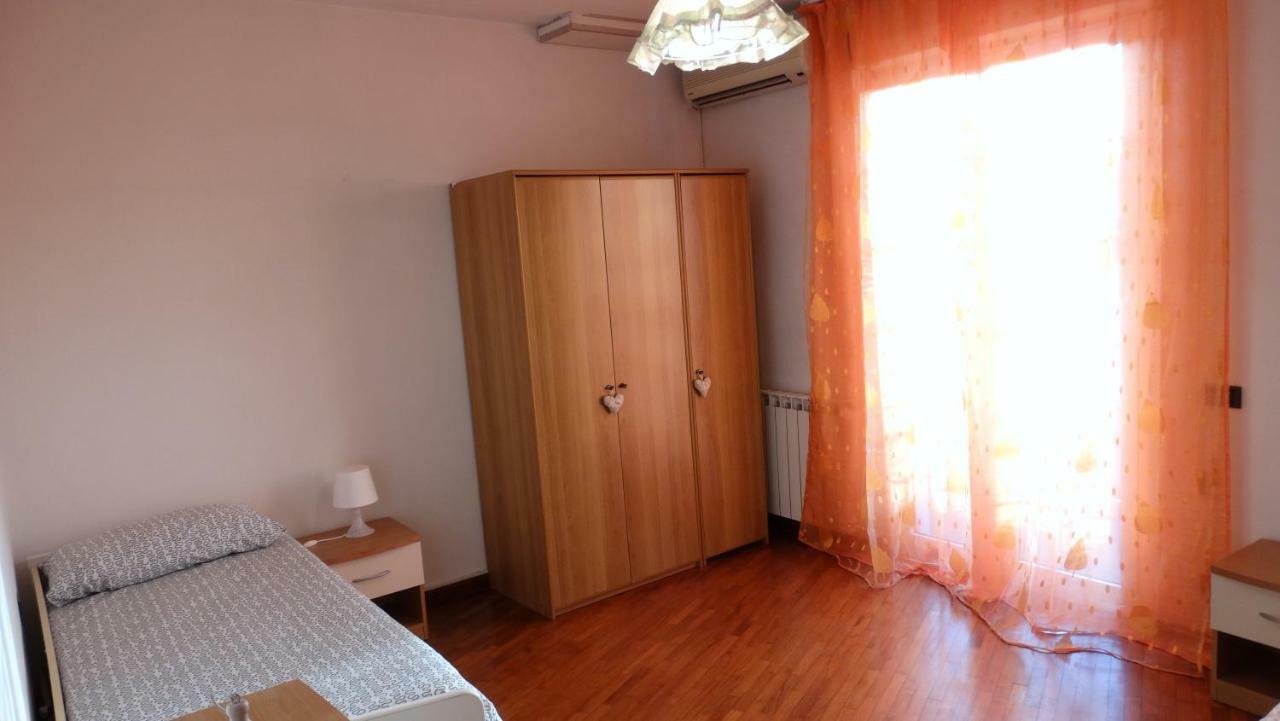 Supercasona Pratica Villa Sarzana Buitenkant foto
